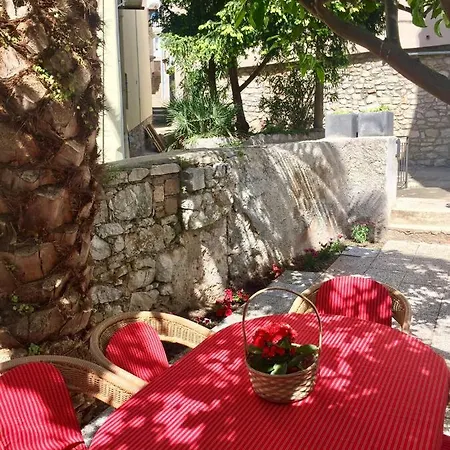Guest house Double Bedroom With A View 3*