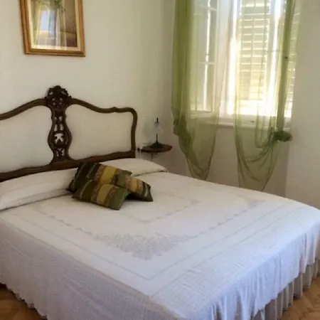 Double Bedroom With A View 3* Mali Losinj
